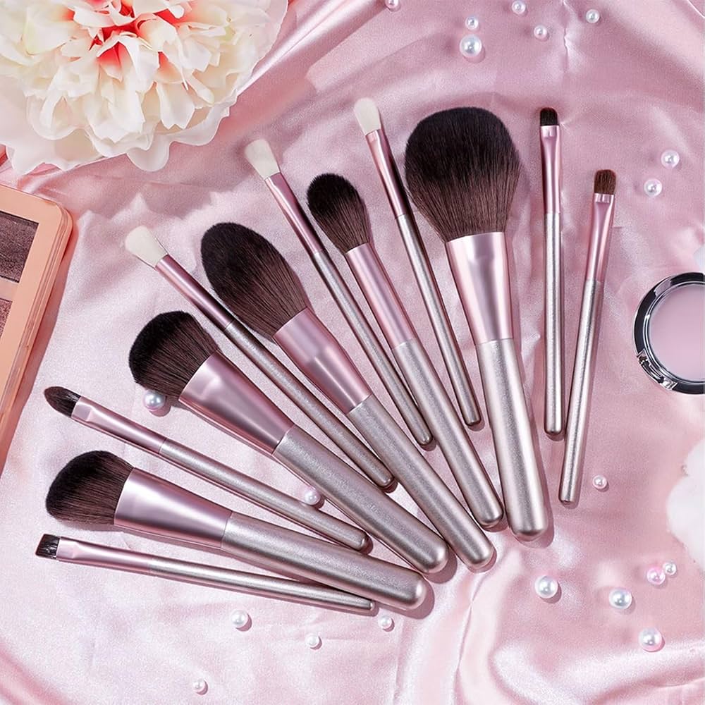 De Ultieme Gids voor Make-up Kwasten: Welke Je Echt Nodig Hebt (+ Onze Favoriete Set)